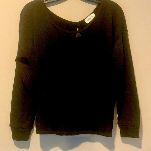 Black Large key hole opening sweater - Picture 1 of 5